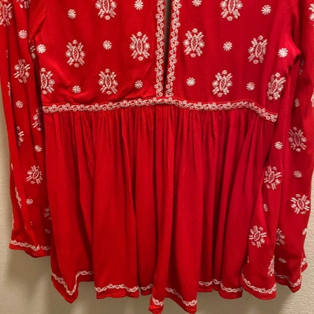 Vici Red & White Roses & More Embroidered Blouse Size Small New With Tag - Picture 11 of 12